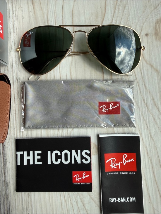 Ray-Ban Gold Frame Sunglasses with Dark Green Lenses main image 5